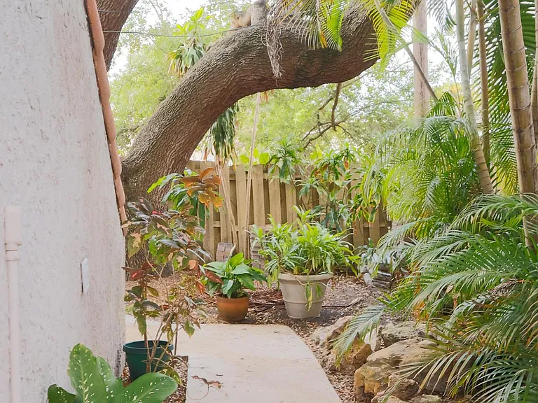 1505 NE 5th Ct #3 — Photo 9
