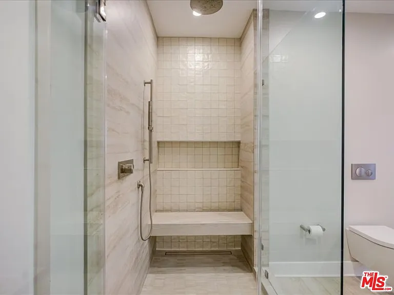 400 N Avenue 66 — Photo 15