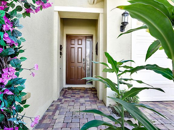 2nd image of 10289 Isle Wynd Ct