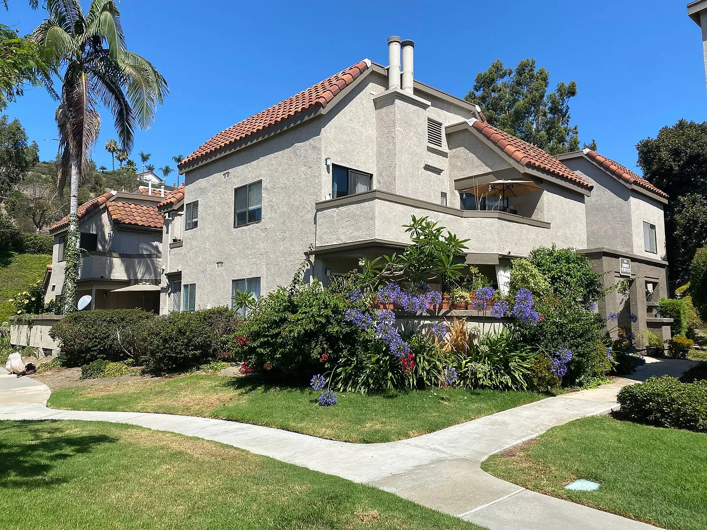 Villa Mira: Upper 2 Bedroom 1 Bath Condo — Photo 1