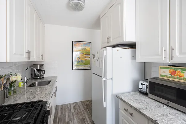 Rented by Compass | media 9