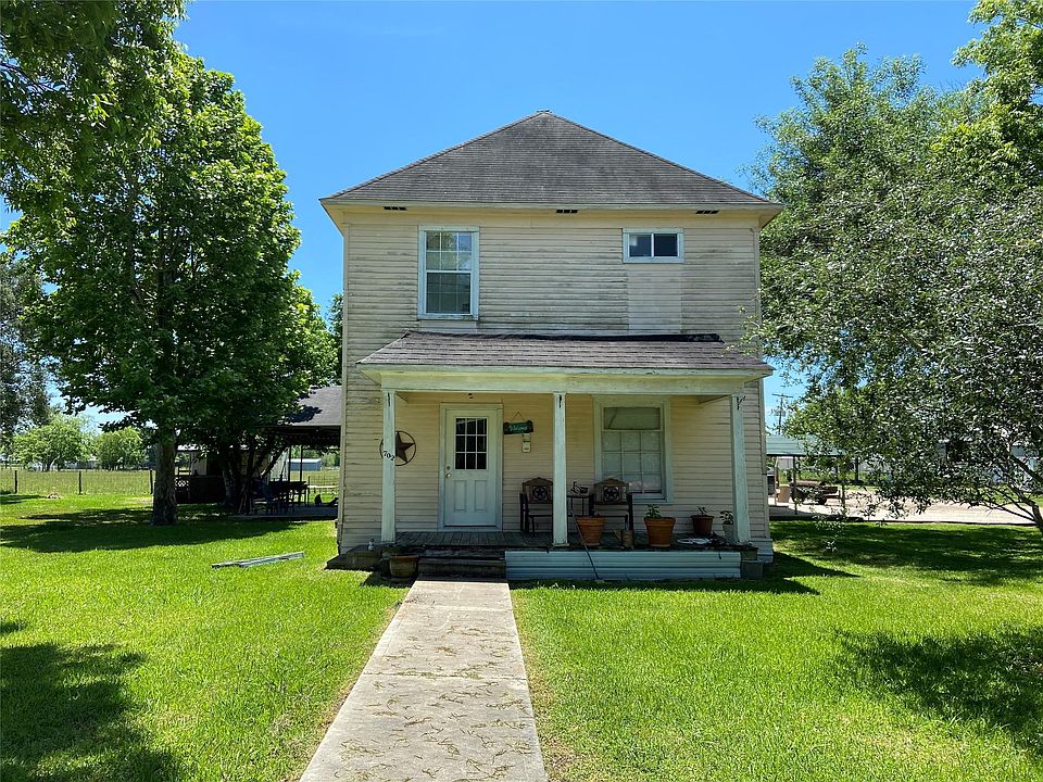 1st image of 702 Spruce St