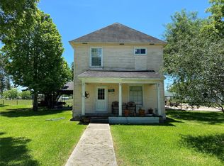 702 Spruce Ave, El Campo, TX 77437