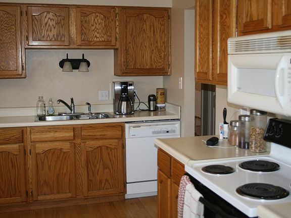Kitchen New kitchen cabinets will be installed before move-in.