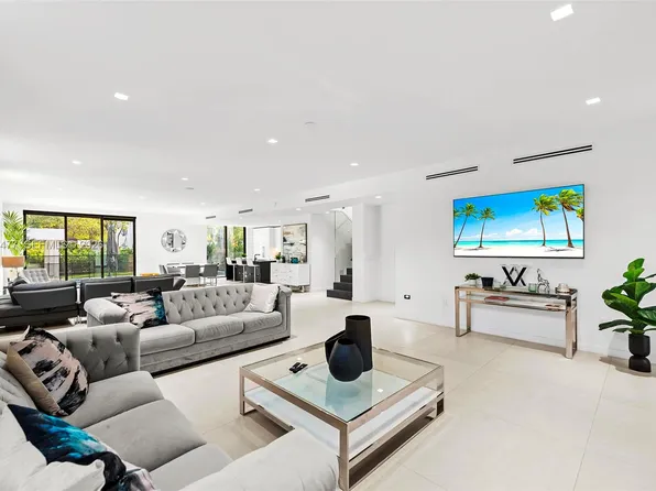 2572 NE 182nd Ter, North Miami Beach, FL 33160