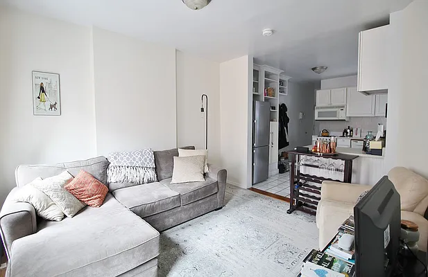 Rented by Julianna Realty Corp | media 9