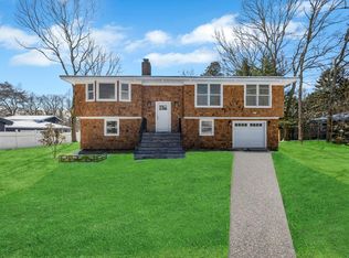 3 Oakville Ave, East Quogue, NY 11942