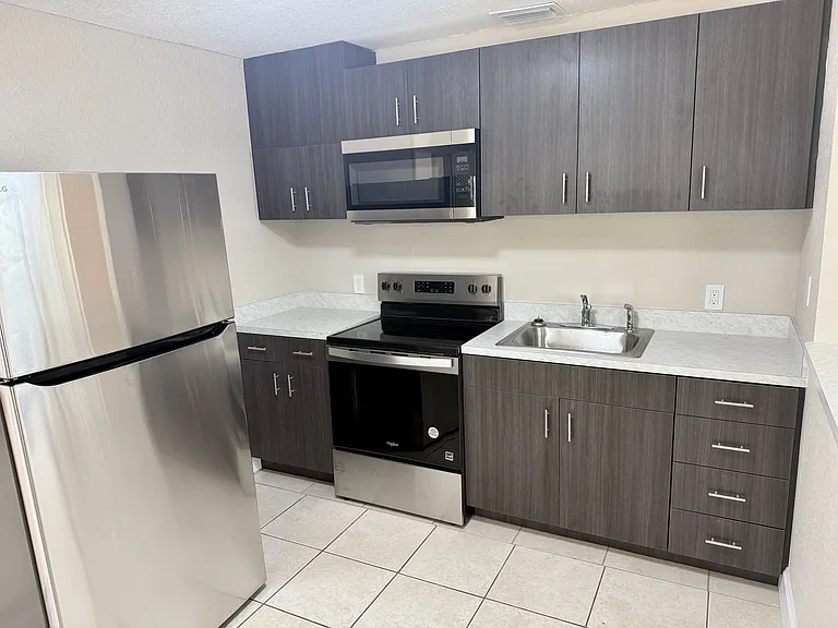 1819 E Fairbanks St — Photo 3