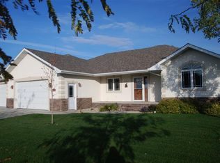 706 Shortridge Dr, Aberdeen, SD 57401