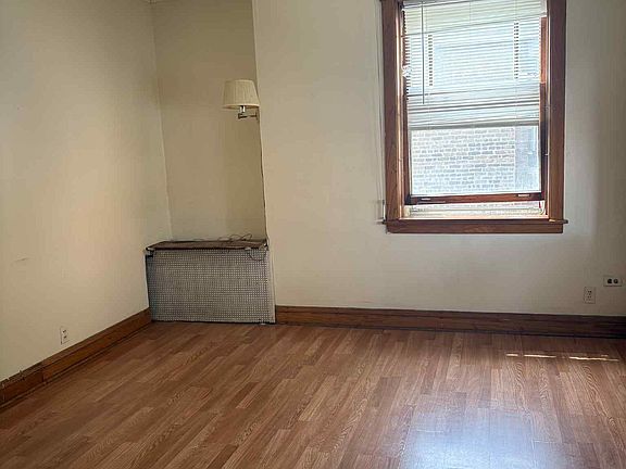 3rd image of 4215 S Sacramento Ave #1F