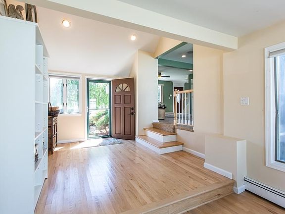 5th image of 26 Garden Blvd