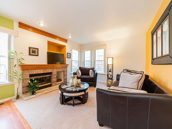 4th image of 2437 Meadowbrook Ln