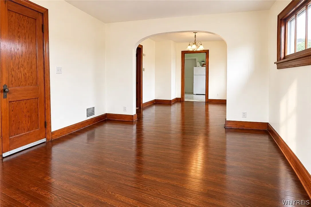2 bed, 1.0 bath, 1600 sqft, $1,150 — Photo 4