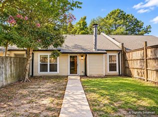 8712 Pecan Tree Dr, Baton Rouge, LA 70810