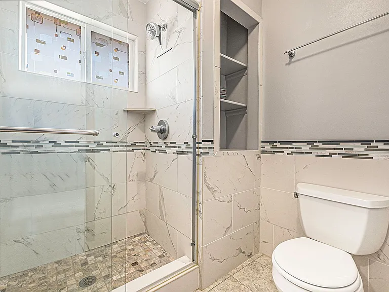 930 Point Of The Pines Dr — Photo 14