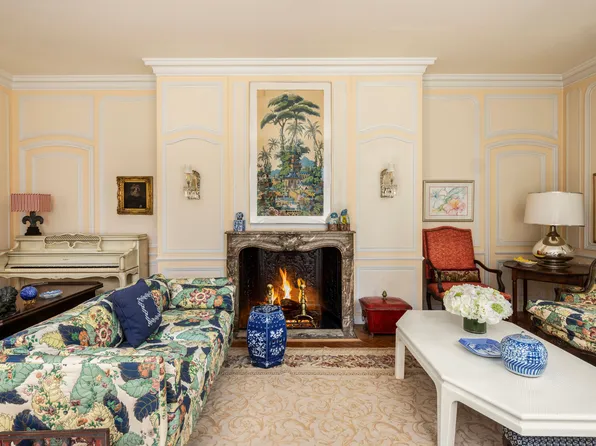 32 East 64th Street 5E image 2 of 19