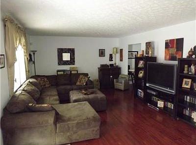 2nd image of 427 Crestview Dr
