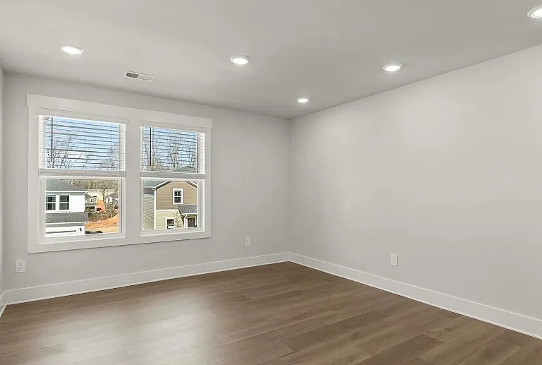 537 Cozy Bluff Rd — Photo 2