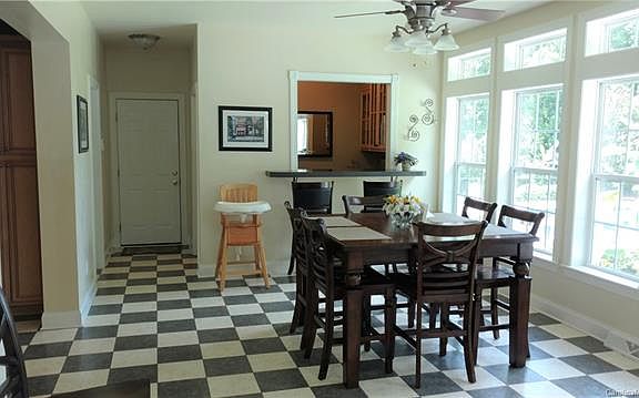 5th image of 2884 Twin Oaks St