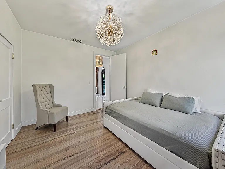 1010 N Rio Vista Blvd — Photo 21