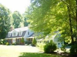 1 Manor Rd, Brookfield, CT 06804