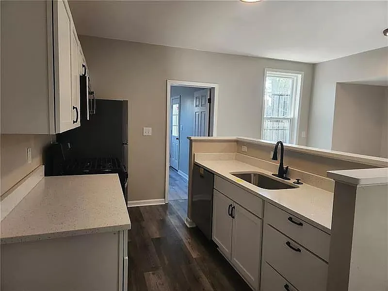 3 bed, 1480 sqft, $1,600 — Photo 3
