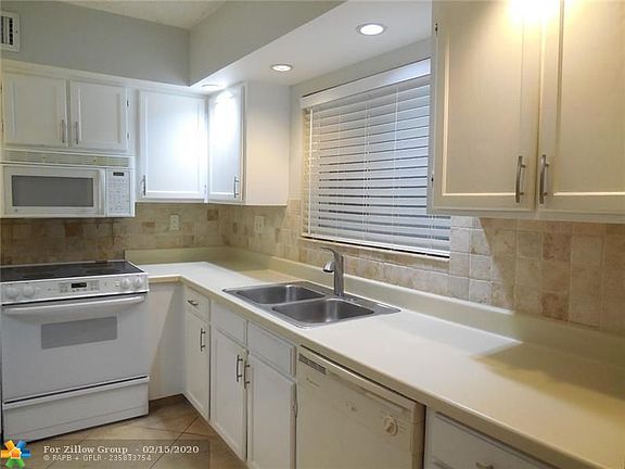 5th image of 123 Deer Creek Blvd APT 208