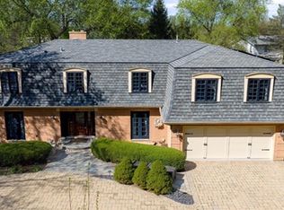 39 Mockingbird Ln, Oak Brook, IL 60523