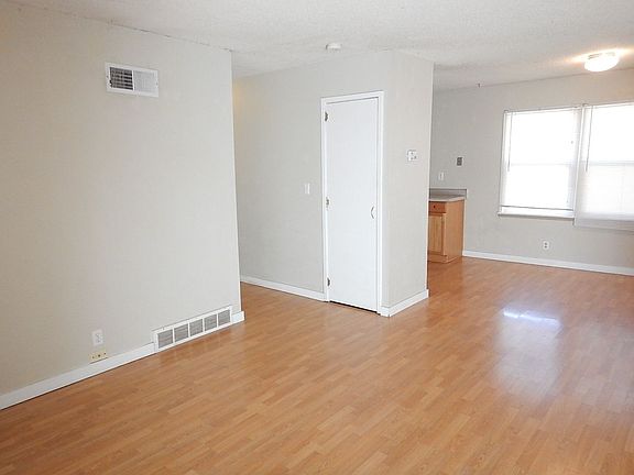 4th image of 207 SW Ewen St