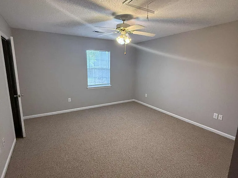 1801 Summerhaven Dr #B — Photo 9