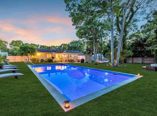 116 W Tiana Rd, Hampton Bays, NY 11946