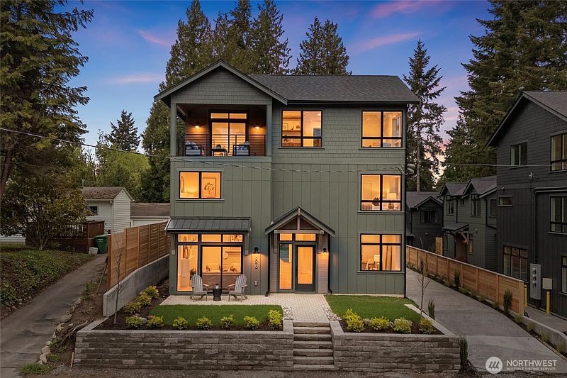 2nd image of 3020 NE 95th
