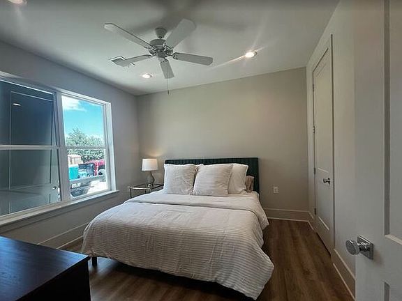 5th image of 213 Holleman Dr E #304