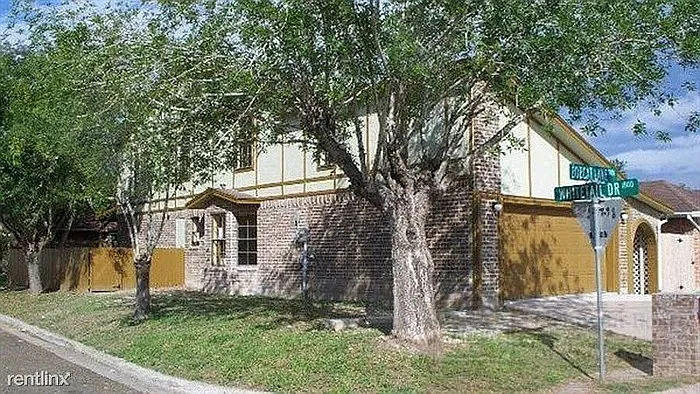 1806 Bobcat Ln — Photo 1