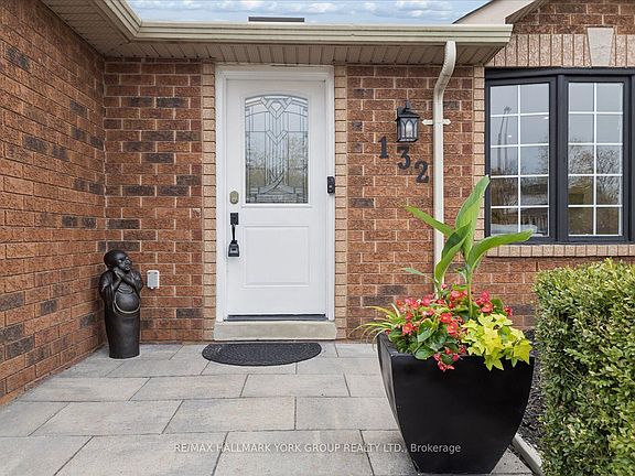 4th image of 132 Athabaska Rd