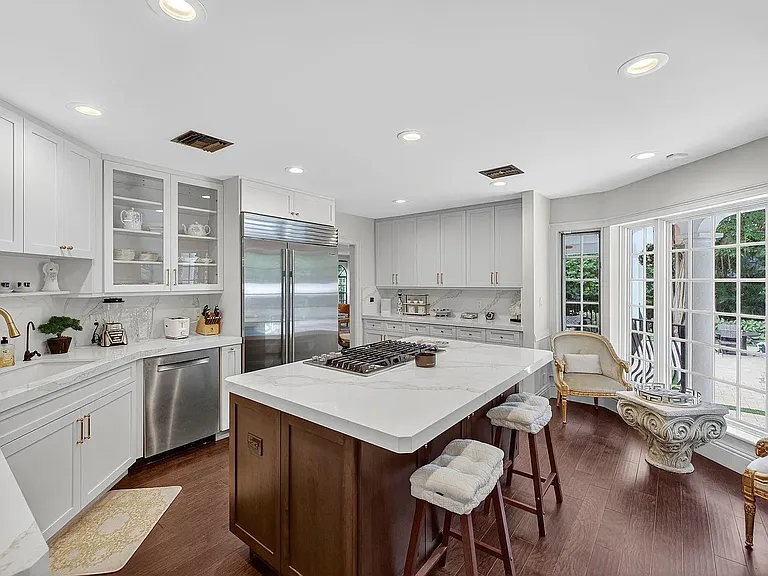 2616 Acacia Ct — Photo 3