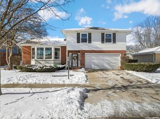 2522 N Brighton Pl, Arlington Heights, IL 60004