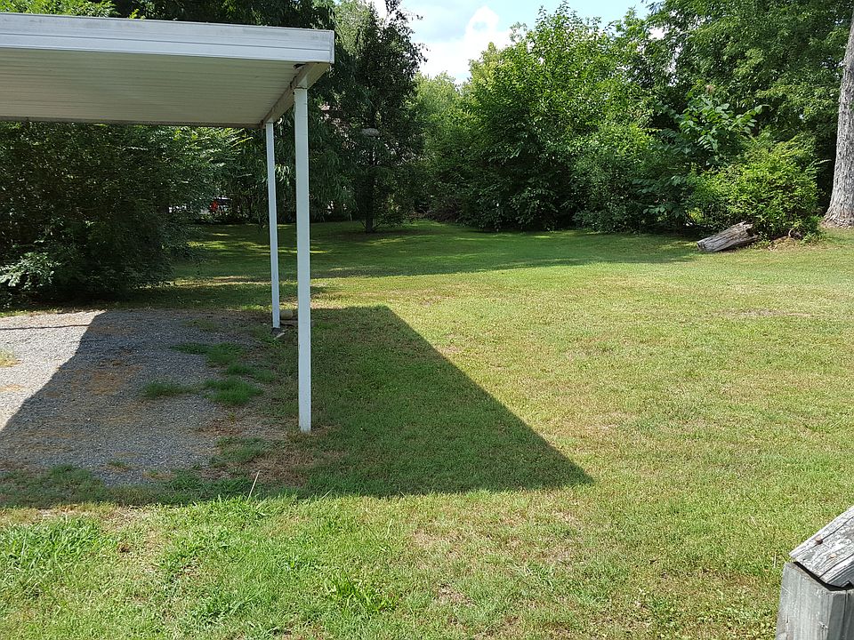 2nd image of 914 Kenham Pl