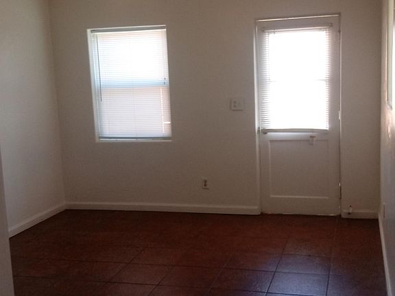 4th image of 304 E Blacklidge Dr #2