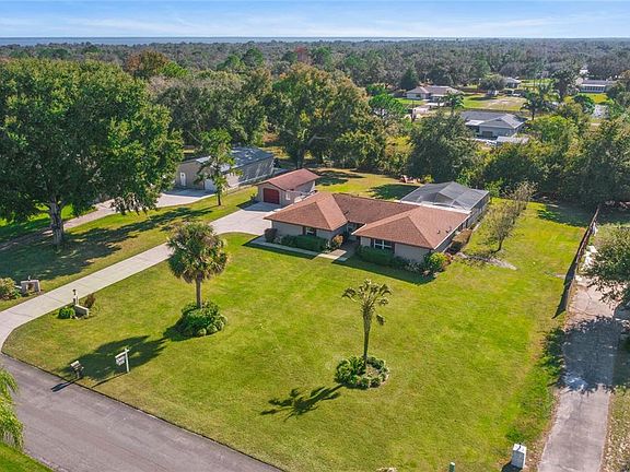 3rd image of 8948 Oakwood Dr