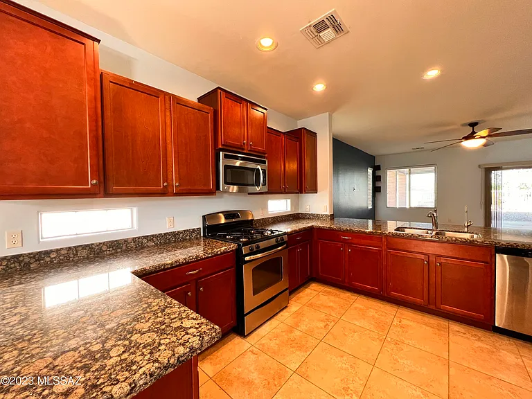9859 N Crook Ln — Photo 9