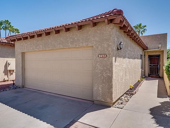 3rd image of 8432 E Corinthian Dr