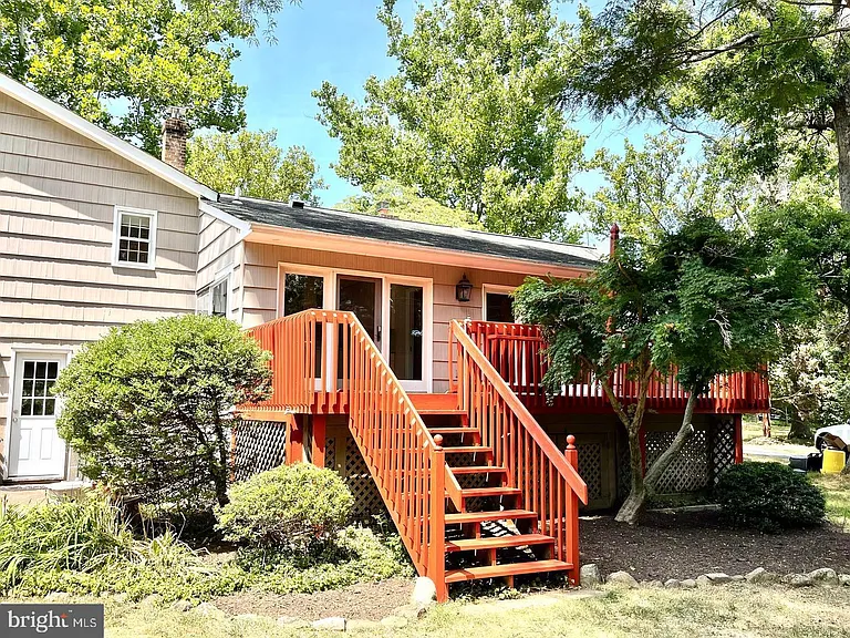 33 Monroe Ln — Photo 2