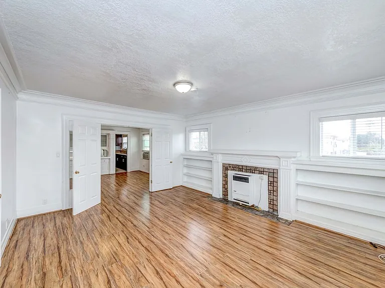 1308 S Van Ness Ave — Photo 3