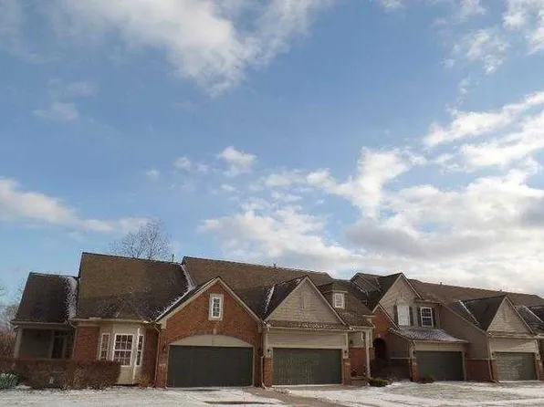 967 Sloane Ct #1, White Lake, MI 48386
