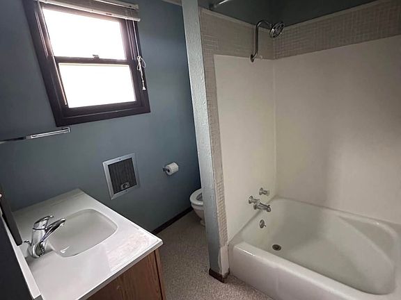 2nd image of 3104 Grand Blvd