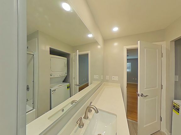 4th image of 230 Waverley St #2