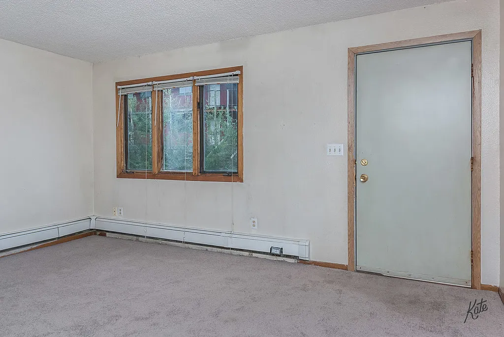 327 W Fifth Ave - 3 — Photo 4