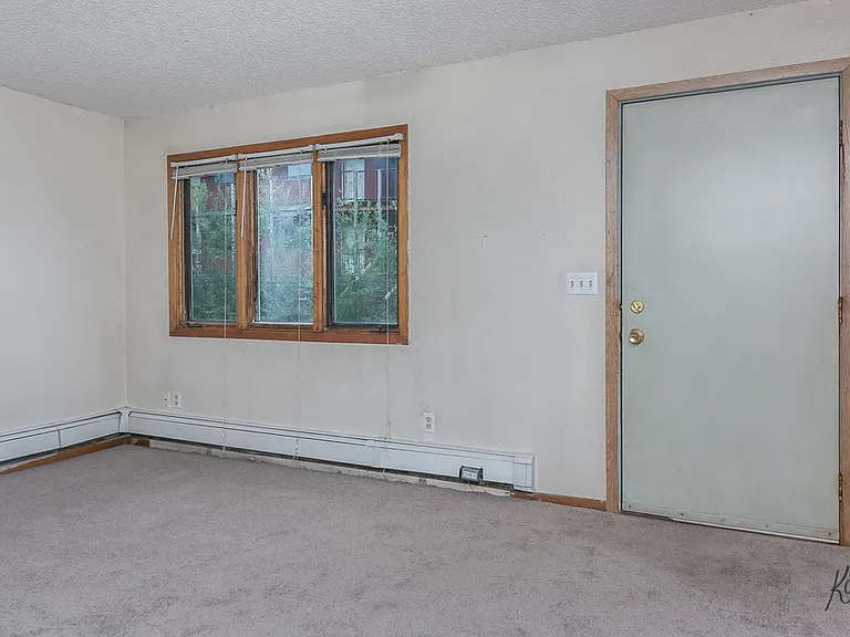 327 W 5th Ave #3 — Photo 4