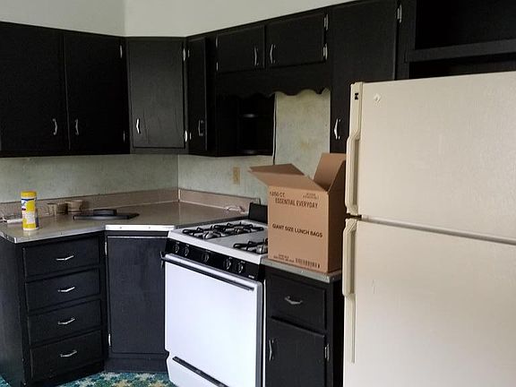 4th image of 220 Crawford St